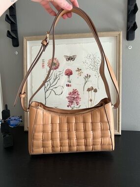 a new day Woven Shoulder Bag in Light Brown